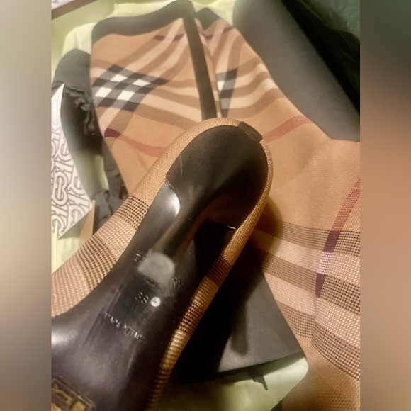 BURBERRY Square-toe sock boots knitted with our Exaggerated Check - Picture 7 of 9